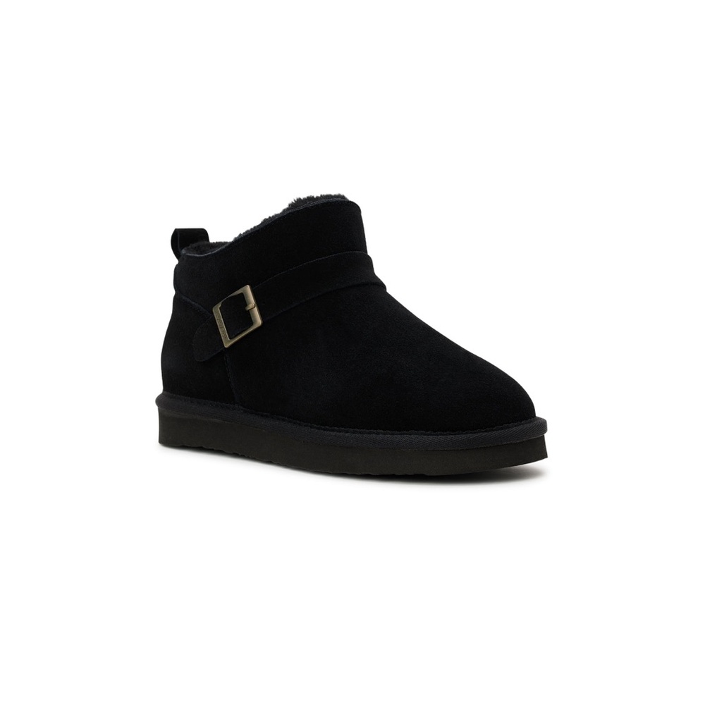 Black boots size 6 bear paw